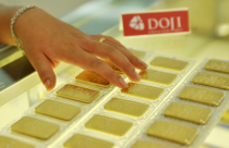 Giá vàng giảm nhẹ