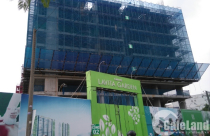 Các ông lớn chịu làm căn hộ bình dân, người mua nhà cười tươi