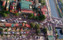 Nhà cao tầng chi chít như "tổ kiến", giao thông vỡ trận, người mua nhà ngao ngán chung cư khu vực này