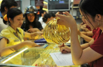 Giá vàng hôm nay 12/1: Biến động mạnh theo đồng USD