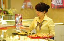 Giá vàng hôm nay 28/2: Nín thở chờ thời, găm tiền đợi sóng