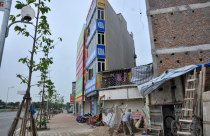 Tái xuất nhà “siêu mỏng, siêu méo”