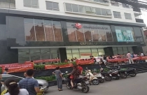 Cư dân tòa nhà Capital Garden “tố” chủ đầu tư vô trách nhiệm với mạng sống của người dân