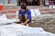 Hà Nội đồng loạt lát vỉa hè bằng đá tự nhiên: Trả lại tên cho em...