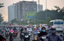 Vô tư nhồi nhét cao ốc gây tắc đường vì thiếu luật