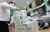 Linh hoạt “rã đông”, ngoại tệ dồn dập chảy