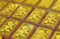 Điểm tin sáng CafeLand: Vàng biến động mạnh, USD tăng cao