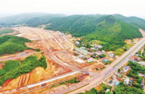 Vân Đồn 'quay cuồng' trong cơn sốt đất