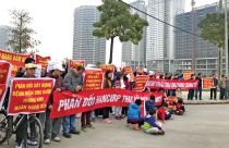 Khổ như sống ở chung cư đang tranh chấp