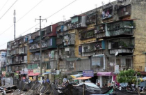 Hà Nội cảnh báo thảm họa khi đổ sập hàng loạt chung cư cũ