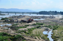 Ồ ạt cấp phép khai thác cát