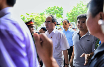 Dân Thủ Thiêm vỡ òa trong cuộc gặp Bí thư Nguyễn Thiện Nhân