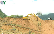 Chờ tái định cư, người dân sống bên miệng tử thần ​