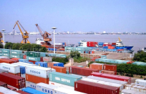 Tháng 7 nhập siêu trở lại 300 triệu USD