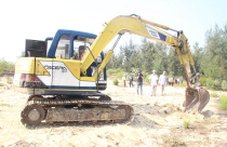 Cưỡng chế phá dỡ hàng chục nhà lấn chiếm Khu kinh tế Nhơn Hội