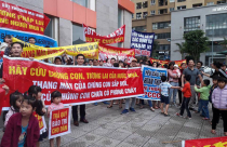 Bất động sản 24h: Căng băng rôn phản đối chủ đầu tư, sẽ bị phạt?