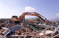 Nha Trang cưỡng chế giải toả 45 căn nhà xây dựng trái phép