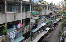 Cận cảnh các chung cư xuống cấp nghiêm trọng ở TPHCM