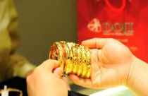 Điểm tin sáng: Vàng hạ nhiệt, USD được đà tăng nhanh