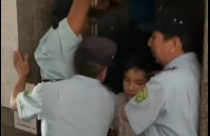 Phát hoảng vì đột ngột bị “nhốt” trong thang máy chung cư