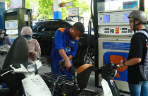 Điểm tin sáng: Giá xăng có thể giảm nhẹ trong hôm nay