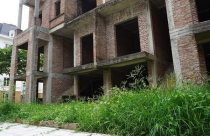 Bất động sản 24h: Nghịch lý biệt thự bỏ hoang vẫn có giá trên trời