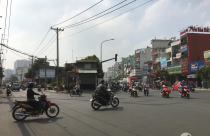 Ngôi nhà như “ốc đảo” giữa giao lộ ở Sài Gòn