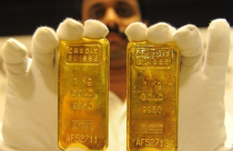 Điểm tin sáng: Giá vàng tiến sát mốc1.600 USD/ounce