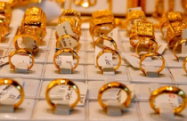 Điểm tin sáng: Vàng lập đỉnh mới, USD tăng vọt