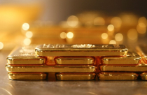 Điểm tin sáng: Giá vàng đứng ở mức cao do ngân hàng đua nhau giảm lãi suất