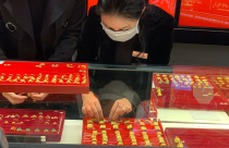 Ngược chiều thế giới, giá vàng trong nước giữ mức cao