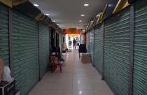 Người dân ở nhà "lướt mạng" mua đồ, BĐS thương mại tê liệt vì ế khách