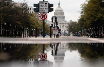 Nhật ký Covid-19 ngày 5/4: Mức nợ quốc gia và những lựa chọn khó khăn phía trước