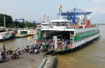 Nhật ký Covid-19 ngày 2/4: Không ngừng hoạt động phà Cát Lái