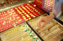 Nhật ký Covid-19 ngày 9/4: Giá vàng bất ngờ giảm