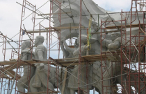 Quảng Nam: Huyện nghèo xây tượng đài hơn chục tỉ đồng