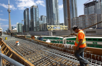 Thu phí bảo trì chung cư - thống nhất bằng cách nào?