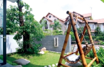 Ban công và góc sân