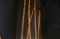 Trang trí nội thất bằng thân tre khô