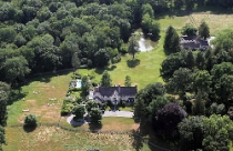 Bill Clinton mua điền trang để dưỡng già