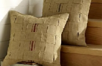 Gối trang trí tông màu trầm 