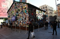 Khách sạn làm từ rác thải quá độc giữa thành phố 