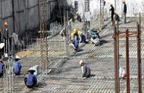 Nhà thầu nội trầy trật đòi nợ 