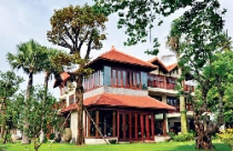 Hữu tình nhà gỗ ven sông 