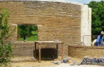 Nhà chống đạn ra đời từ chai nhựa 