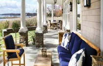 Nhà duyên dáng với hiên che 