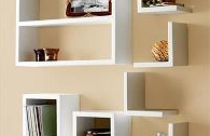 Sử dụng kệ treo tường ấn tượng trong nhà