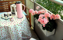 Thư giãn ngày hè với ban công chung cư