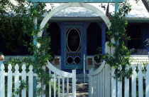 Hàng rào nhà ai màu trắng