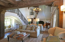 Reese Witherspoon “bán tháo” biệt thự đẹp như mơ